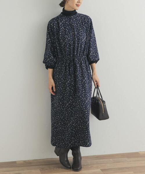 URBAN RESEARCH DOORS（アーバンリサーチドアーズ）の「小花柄ドロストワンピース（ワンピース・レディース・ネイビー/ブラック・FREE）」の18枚目の写真