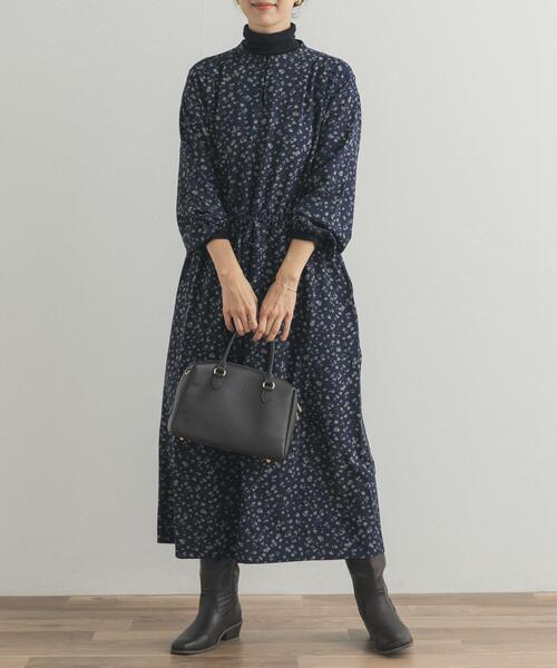 URBAN RESEARCH DOORS（アーバンリサーチドアーズ）の「小花柄ドロストワンピース（ワンピース・レディース・ネイビー/ブラック・FREE）」の19枚目の写真