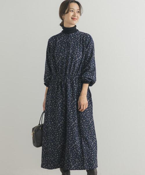 URBAN RESEARCH DOORS（アーバンリサーチドアーズ）の「小花柄ドロストワンピース（ワンピース・レディース・ネイビー/ブラック・FREE）」の10枚目の写真