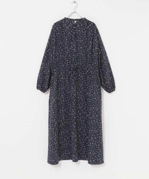 URBAN RESEARCH DOORS（アーバンリサーチドアーズ）の「小花柄ドロストワンピース（ワンピース・レディース・ネイビー/ブラック・FREE）」の12枚目の写真