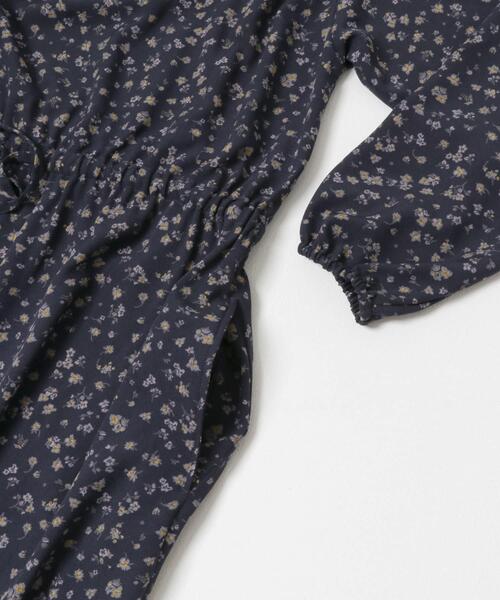 URBAN RESEARCH DOORS（アーバンリサーチドアーズ）の「小花柄ドロストワンピース（ワンピース・レディース・ネイビー/ブラック・FREE）」の4枚目の写真