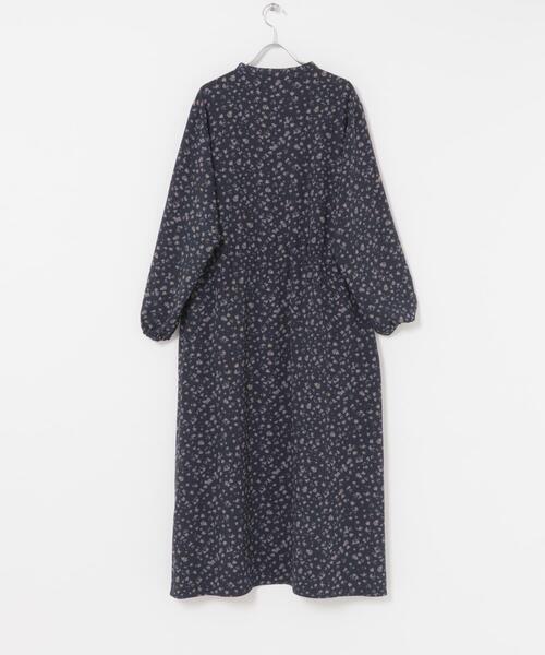 URBAN RESEARCH DOORS（アーバンリサーチドアーズ）の「小花柄ドロストワンピース（ワンピース・レディース・ネイビー/ブラック・FREE）」の5枚目の写真