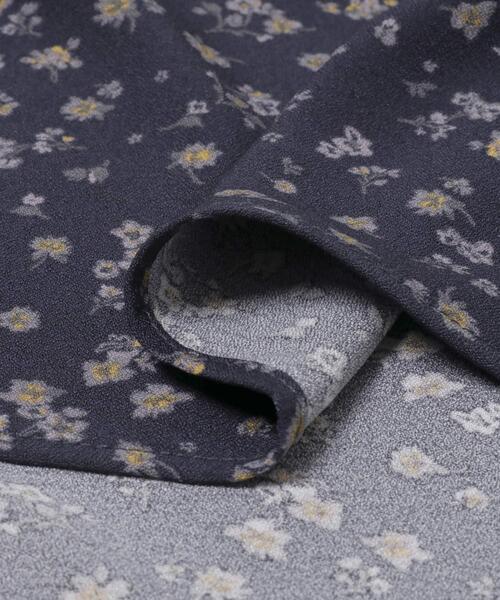 URBAN RESEARCH DOORS（アーバンリサーチドアーズ）の「小花柄ドロストワンピース（ワンピース・レディース・ネイビー/ブラック・FREE）」の6枚目の写真