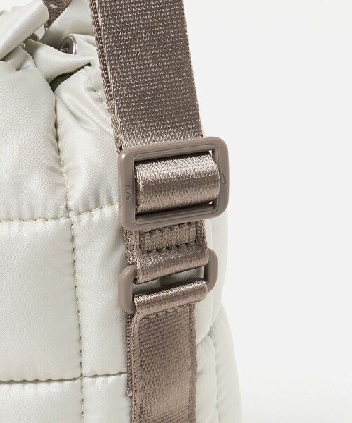 NIKE(ナイキ)の「<NIKE>スポーツウェア パフル タイニートート (3L)(トートバッグ・レディース・ブラック/オフホワイト・FREE)」の12枚目の写真
