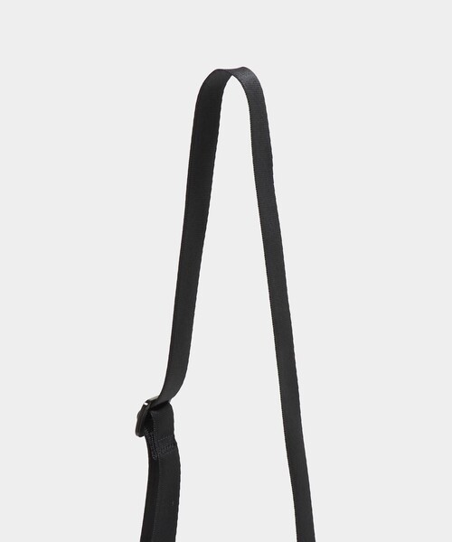 NIKE(ナイキ)の「<NIKE>スポーツウェア パフル タイニートート (3L)(トートバッグ・レディース・ブラック/オフホワイト・FREE)」の4枚目の写真