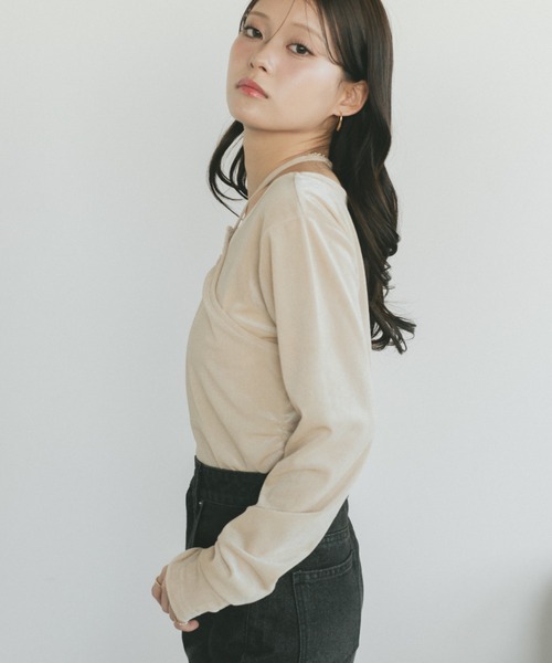 VANNIE U(ヴァニーユー)の「ホルターネックフロッキートップス/2WAY(Tシャツ/カットソー・レディース・グレー/アイボリー・FREE)」の10枚目の写真