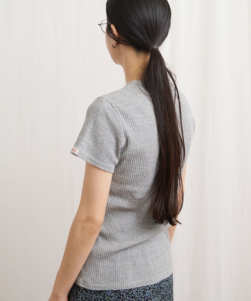 fig London(フィグロンドン)の「DAILY rib henry Tshirt(Tシャツ/カットソー・レディース・グレー/ブラック・FREE)」の5枚目の写真