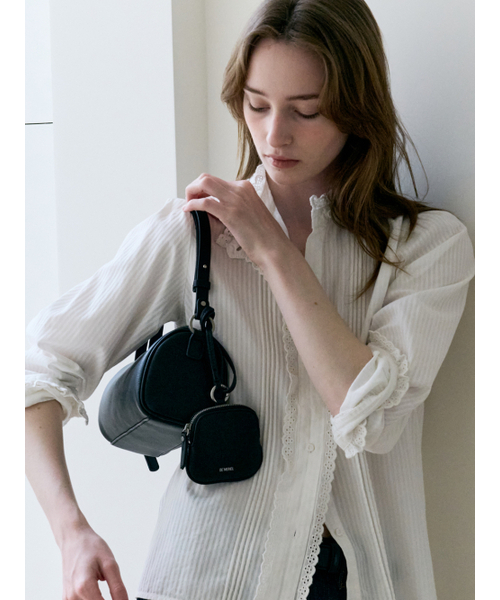 DEMERIEL（ドゥメリエル）の「Basset Round Bag Black（ショルダーバッグ・レディース・その他・FREE）」の3枚目の写真