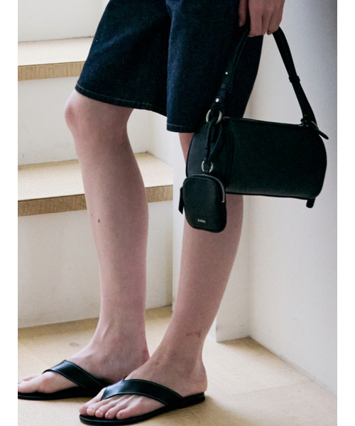 DEMERIEL（ドゥメリエル）の「Basset Round Bag Black（ショルダーバッグ・レディース・その他・FREE）」の4枚目の写真