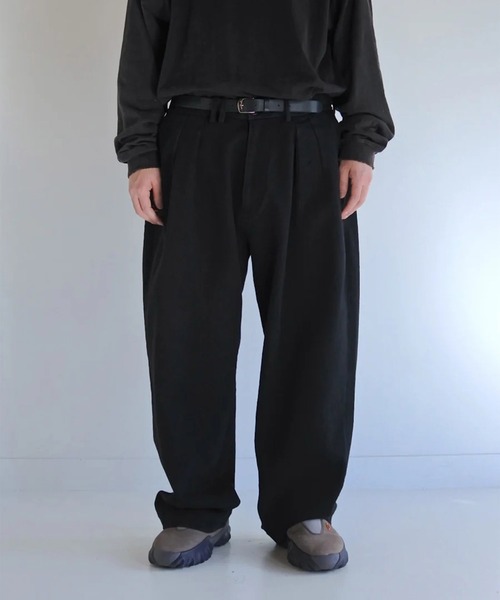 Anachronorm（アナクロノーム）の「【ANACHRONORM】AN398 HEAVY PIQUE 2 TUCK WIDE TROUSERS（その他パンツ・メンズ・ブラック・2/1）」の2枚目の写真