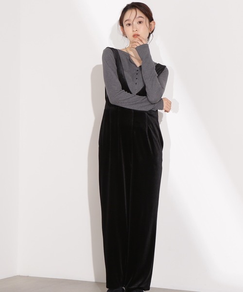 N.（N. Natural Beauty Basic）（エヌエヌナチュラルビューティーベーシック）の「Vネックベロアサロペット（サロペット/オーバーオール・レディース・ブラック/ダークブラウン・P/S/MEDIUM）」の3枚目の写真