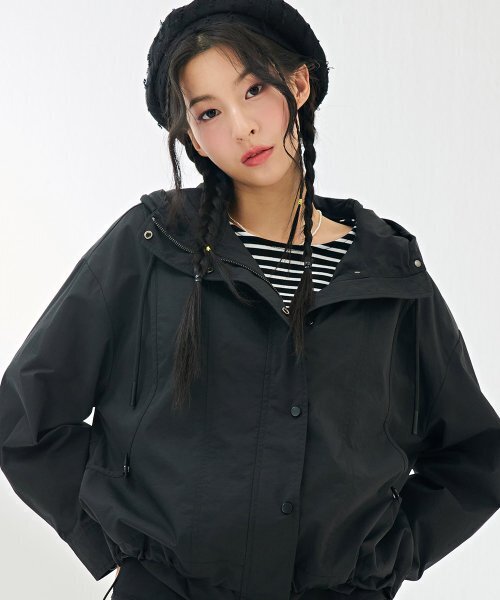 CHASECULT(チェイスカルト)の「レディース ルーズフィット フードジャケット-DARG4162B03(ナイロンジャケット・レディース・ブラック・85/90)」の1枚目の写真