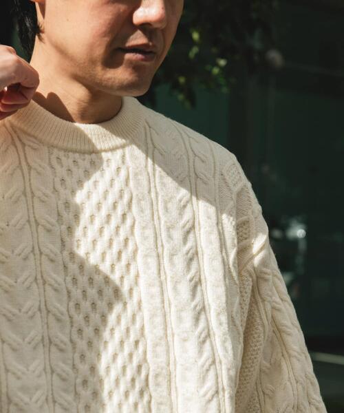 URBAN RESEARCH DOORS(アーバンリサーチドアーズ)の「アランニットクルーネックプルオーバー(ニット/セーター・メンズ・ネイビー/オフホワイト/ブラック・MEDIUM/LARGE)」の4枚目の写真