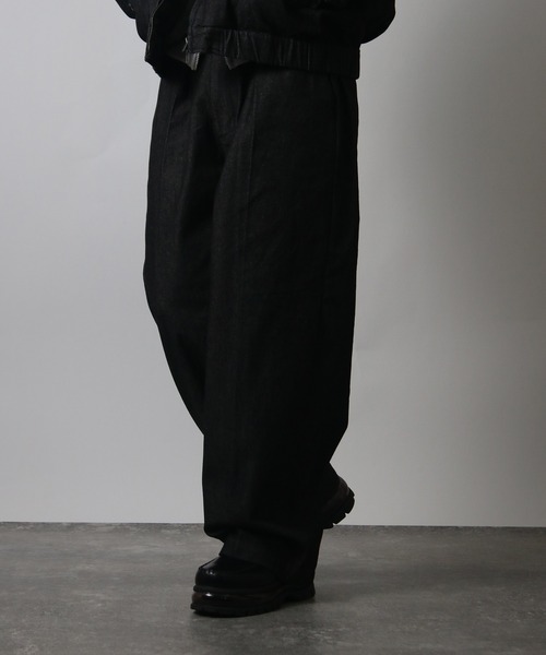 NYLAUS(ナイラス)の「【Nylaus】ワンタック センタープレス ワイドパンツ スラックス デニムパンツ セットアップ対応(その他パンツ・メンズ・ブラウン/インディゴブルー/ブラック系その他/ブラック・L/M)」の3枚目の写真