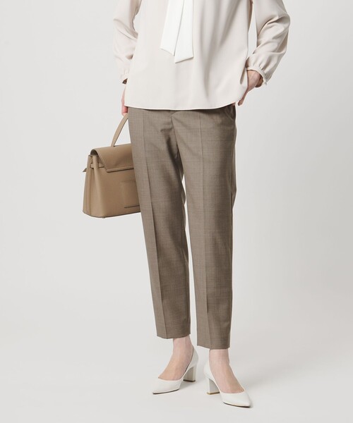 UNITED ARROWS(ユナイテッドアローズ)の「Vitale Barberis Canonico スリム テーパードパンツ 26SS(スラックス・レディース・ブラック/ネイビー/ダークグレー/モカ・40/38/36/34)」の3枚目の写真