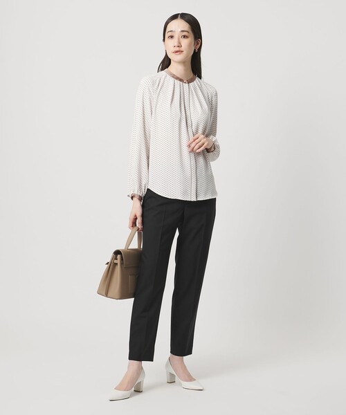 UNITED ARROWS(ユナイテッドアローズ)の「Vitale Barberis Canonico スリム テーパードパンツ 26SS(スラックス・レディース・ブラック/ネイビー/ダークグレー/モカ・40/38/36/34)」の11枚目の写真