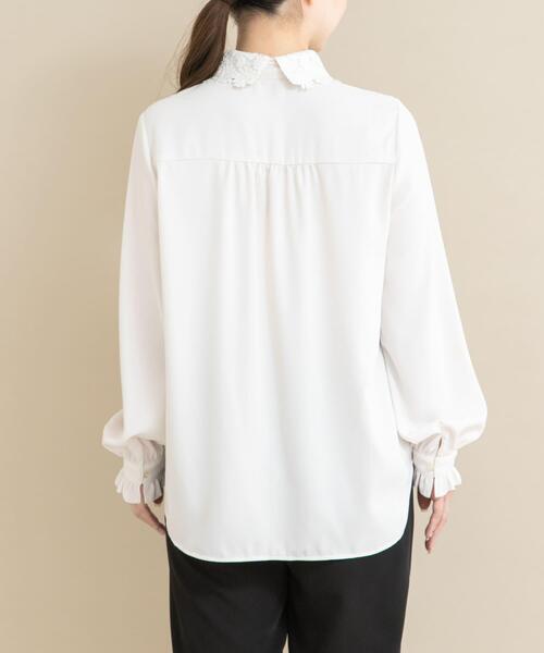 URBAN RESEARCH ROSSO WOMEN(アーバンリサーチ ロッソ)の「『WEB/一部店舗限定』レースカラーブラウス(シャツ/ブラウス・レディース・オフホワイト/ネイビー・FREE)」の12枚目の写真