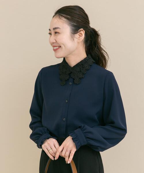 URBAN RESEARCH ROSSO WOMEN(アーバンリサーチ ロッソ)の「『WEB/一部店舗限定』レースカラーブラウス(シャツ/ブラウス・レディース・オフホワイト/ネイビー・FREE)」の16枚目の写真