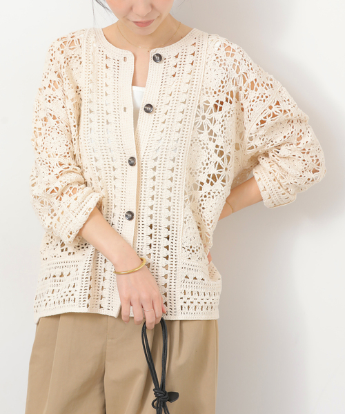 JOURNAL STANDARD relume（ジャーナルスタンダード　レリューム）の「クロシェレースクルーネックカーディガン（カーディガン/ボレロ・レディース・ネイビー/ベージュ・FREE）」の2枚目の写真