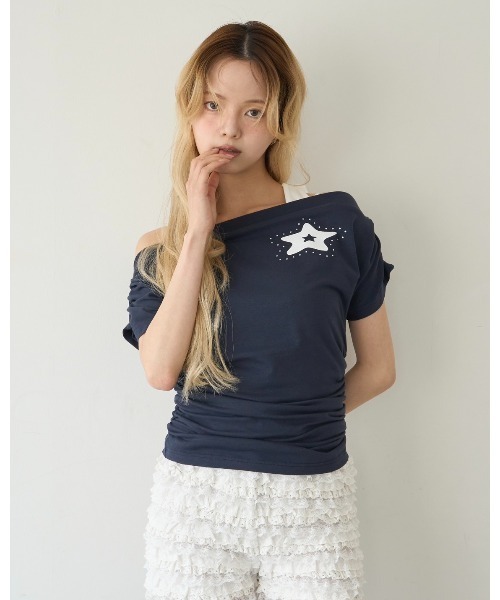 Smyeon(スミョン)の「Off-shoulder gathered tee/オフショルギャザーTシャツ(Tシャツ/カットソー・レディース・ライトブルー/ネイビー/ホワイト・FREE)」の3枚目の写真