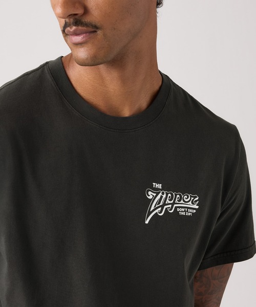 Levi's(リーバイス)の「Levi's/リーバイス ショートスリーブ リラックス Tシャツ(Tシャツ/カットソー・メンズ・ブラック・XL/L/M/S)」の3枚目の写真