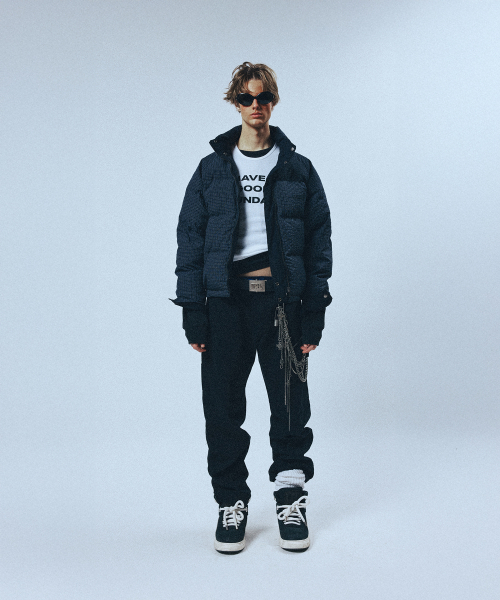 SUNDAY FRUIT MARKET(サンデーフルーツマーケット)の「CHECK REVERSIBLE DOWN PUFFER NAVY(ダウンジャケット/コート・レディース・その他・S/M/L)」の4枚目の写真