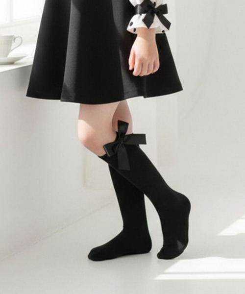 Rora（ローラ）の「エマリー リボン ハイソックス（ソックス/靴下・キッズ・ブラック/アイボリー/ブラウン/チャコールグレー・18-20cm/16-18cm/14-16cm/20-22cm）」の9枚目の写真