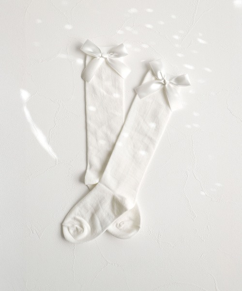 Rora（ローラ）の「エマリー リボン ハイソックス（ソックス/靴下・キッズ・ブラック/アイボリー/ブラウン/チャコールグレー・18-20cm/16-18cm/14-16cm/20-22cm）」の11枚目の写真