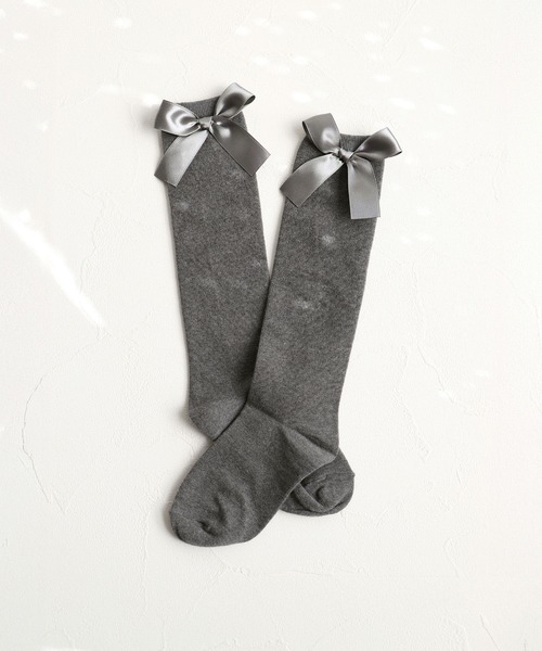 Rora（ローラ）の「エマリー リボン ハイソックス（ソックス/靴下・キッズ・ブラック/アイボリー/ブラウン/チャコールグレー・18-20cm/16-18cm/14-16cm/20-22cm）」の14枚目の写真