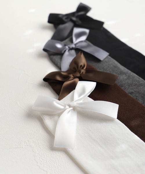 Rora（ローラ）の「エマリー リボン ハイソックス（ソックス/靴下・キッズ・ブラック/アイボリー/ブラウン/チャコールグレー・18-20cm/16-18cm/14-16cm/20-22cm）」の5枚目の写真