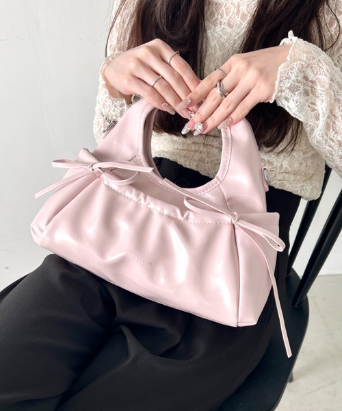 wears(ウェアーズ)の「ダブルリボン 2WAYバッグ PUコンパクトハンドバッグ ショルダーバッグ(ハンドバッグ・レディース・イエロー/レッド/ピンク/ブラック/アイボリー・FREE)」の4枚目の写真