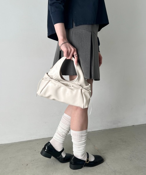 wears(ウェアーズ)の「ダブルリボン 2WAYバッグ PUコンパクトハンドバッグ ショルダーバッグ(ハンドバッグ・レディース・イエロー/レッド/ピンク/ブラック/アイボリー・FREE)」の9枚目の写真