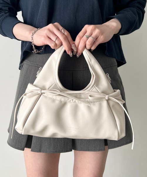 wears(ウェアーズ)の「ダブルリボン 2WAYバッグ PUコンパクトハンドバッグ ショルダーバッグ(ハンドバッグ・レディース・イエロー/レッド/ピンク/ブラック/アイボリー・FREE)」の8枚目の写真