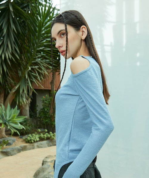 LARTIGENT（ラーティゼン）の「L9 UNBALANCE STRAP TOP(BLUE)（Tシャツ/カットソー・レディース・その他・FREE）」の4枚目の写真