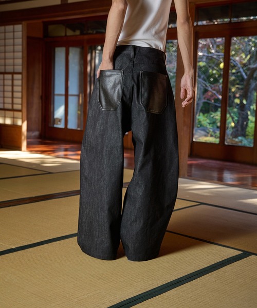 kutir（クティール）の「SYNTHETIC LEATHER PATCH DESIGN RIGID BUGGY PANTS／合成皮革パッチデザインリジットバギーパンツ（デニムパンツ・メンズ・ブラック/インディゴブルー・SMALL/MEDIUM/LARGE）」の7枚目の写真
