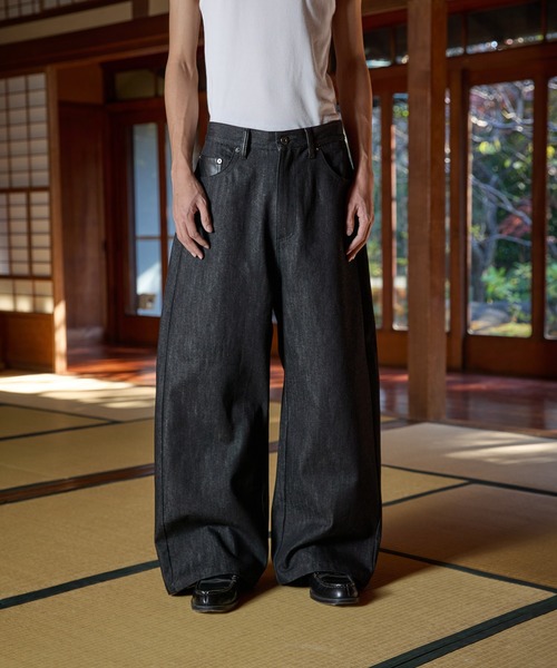 kutir（クティール）の「SYNTHETIC LEATHER PATCH DESIGN RIGID BUGGY PANTS／合成皮革パッチデザインリジットバギーパンツ（デニムパンツ・メンズ・ブラック/インディゴブルー・SMALL/MEDIUM/LARGE）」の4枚目の写真