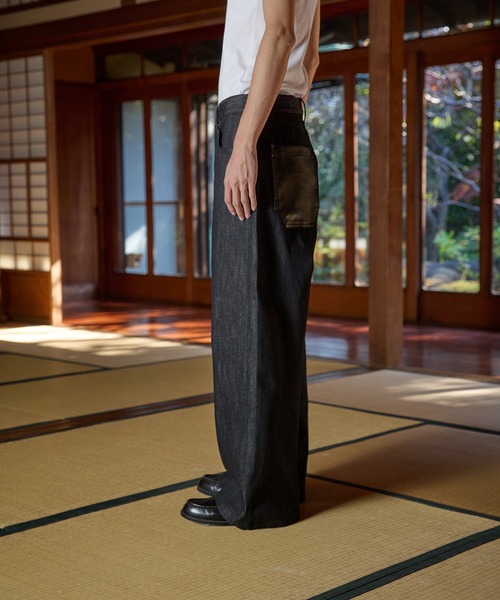 kutir（クティール）の「SYNTHETIC LEATHER PATCH DESIGN RIGID BUGGY PANTS／合成皮革パッチデザインリジットバギーパンツ（デニムパンツ・メンズ・ブラック/インディゴブルー・SMALL/MEDIUM/LARGE）」の5枚目の写真