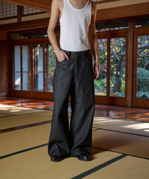 kutir（クティール）の「SYNTHETIC LEATHER PATCH DESIGN RIGID BUGGY PANTS／合成皮革パッチデザインリジットバギーパンツ（デニムパンツ・メンズ・ブラック/インディゴブルー・SMALL/MEDIUM/LARGE）」の3枚目の写真