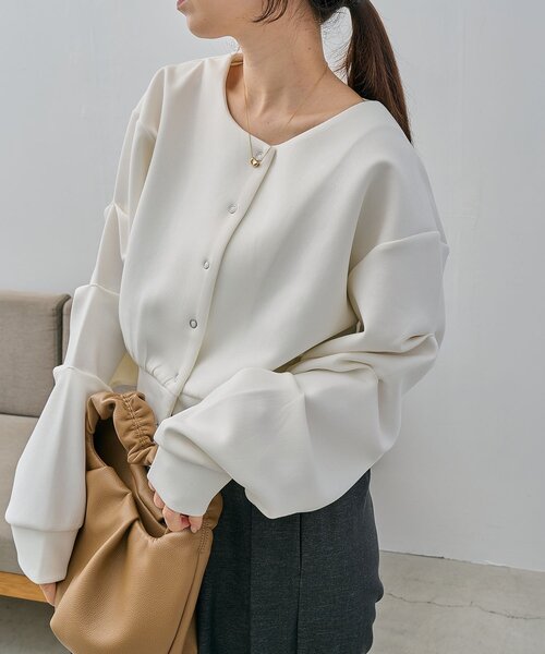 CAPRICIEUX LE'MAGE（カプリシューレマージュ）の「ダンボールタックスリーブカーディガン（Tシャツ/カットソー・レディース・オフホワイト/グレー/ブラック/ベージュ・FREE）」の9枚目の写真