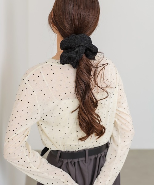 Bab（バブ）の「ラメ入りビッグシュシュ（シュシュ・レディース・グレー/ブラック・ONESIZE）」の5枚目の写真