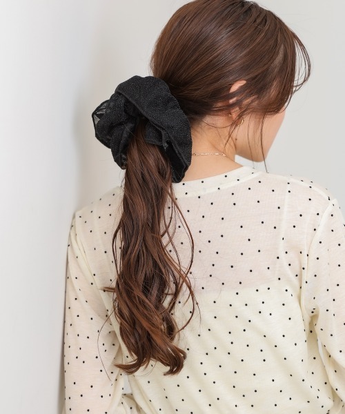 Bab（バブ）の「ラメ入りビッグシュシュ（シュシュ・レディース・グレー/ブラック・ONESIZE）」の8枚目の写真