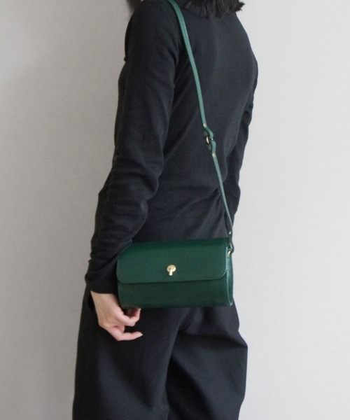 TIDEWAY（タイドウェイ）の「MOSS ROLL FLAP SHOULDER（ショルダーバッグ・レディース・ブラック/アーミー/ワイン/アッシュグレー/ベージュ・FREE）」の19枚目の写真