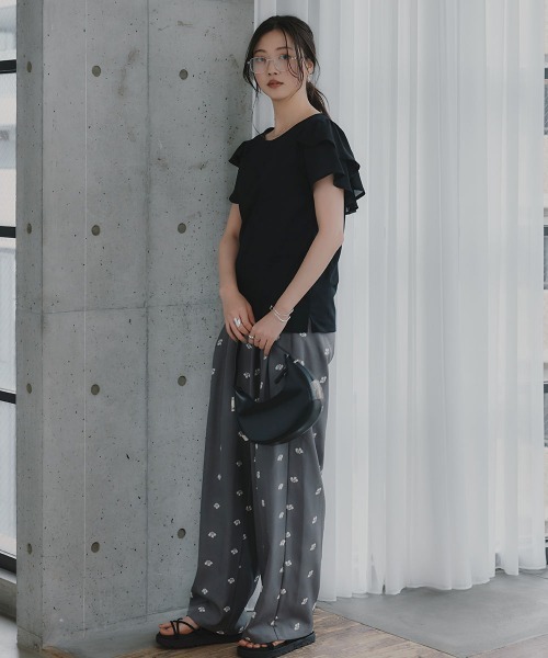 slattgir(スラットジール)の「高身長 フリルデザインTシャツ(UVカット・接触冷感)(トールサイズ)Essenave(Tシャツ/カットソー・レディース・オフホワイト/ブルー/ブラック・T5L/T4L/TLL/TL/T3L/TM)」の5枚目の写真