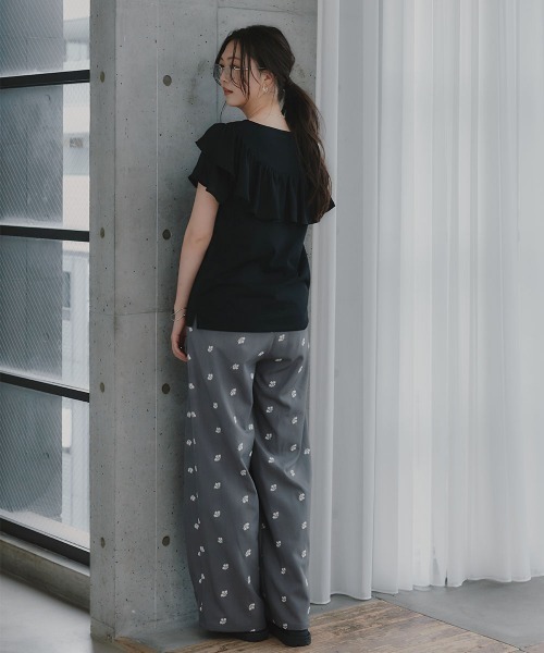 slattgir(スラットジール)の「高身長 フリルデザインTシャツ(UVカット・接触冷感)(トールサイズ)Essenave(Tシャツ/カットソー・レディース・オフホワイト/ブルー/ブラック・T5L/T4L/TLL/TL/T3L/TM)」の6枚目の写真