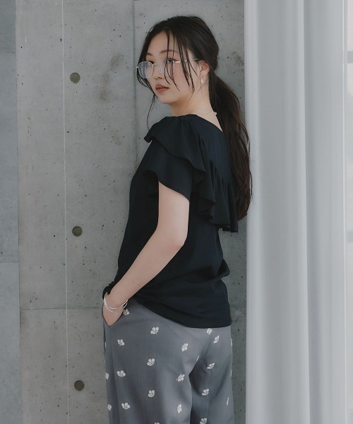 slattgir(スラットジール)の「高身長 フリルデザインTシャツ(UVカット・接触冷感)(トールサイズ)Essenave(Tシャツ/カットソー・レディース・オフホワイト/ブルー/ブラック・T5L/T4L/TLL/TL/T3L/TM)」の7枚目の写真