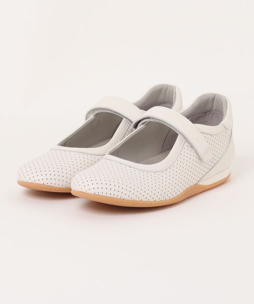 tsumori chisato WALK(ツモリチサトウォーク)の「パンチングメリージェーンスニーカー(スニーカー・レディース・ブラック/ゴールド/アイボリー・23.0cm/22.5cm/24.0cm/23.5cm/24.5cm)」の2枚目の写真