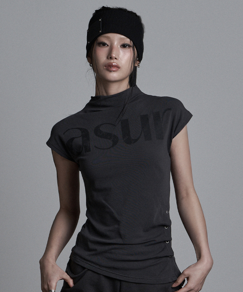 as you are（アズユーアー）の「サイドスナップハーフネックTシャツチャコール（Tシャツ/カットソー・レディース・その他・OS）」の2枚目の写真