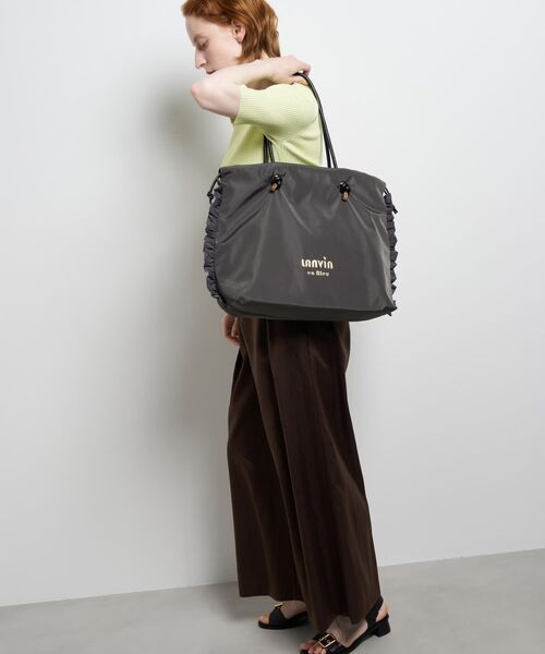 LANVIN en Bleu（ランバンオンブルー）の「サイドフリルドロストトートバッグ大（トートバッグ・レディース・チャコールグレー/ブラック・FREE）」の14枚目の写真