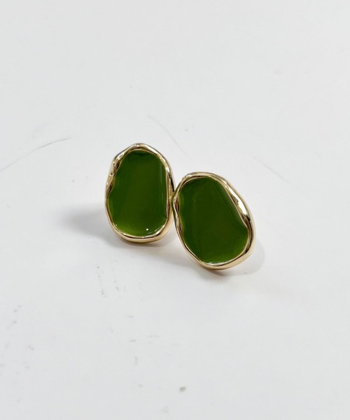 yu-ka（ユーカ）の「YU-KA:ゴールドフレーム オーバルピアス gold frame oval pierce（ピアス（両耳用）・レディース・ピンク/グリーン/ベージュ・FREE）」の2枚目の写真