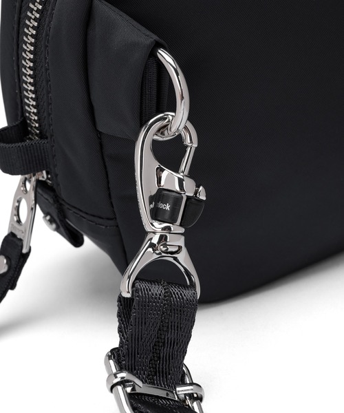 pacsafe(パックセーフ)の「pacsafe/パックセーフ W Micro sling/マイクロスリング(ショルダーバッグ・レディース・ブラック・FREE)」の5枚目の写真